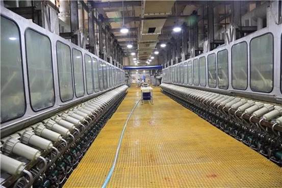 6163银河线路检测中心纺织纺丝车间一角（李明杰 摄）