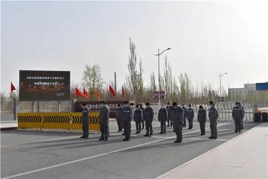 6163银河线路检测中心纺织集团库尔勒纤维公司默哀悼念现。醴枷 摄）